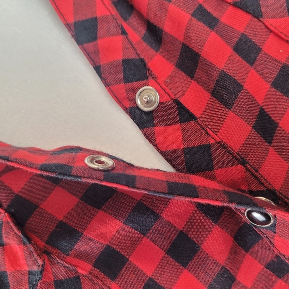 MAJORA Red/Black Plaid Short-Sleeve Button Up Top Size Small - Picture 4 of 8